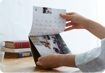 置く場所や気分に合わせて使いわけられる写真カレンダーと、全面カレンダー。