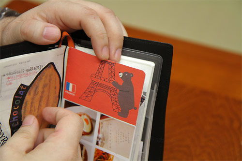 オレンジ色のクマのカードのページの写真