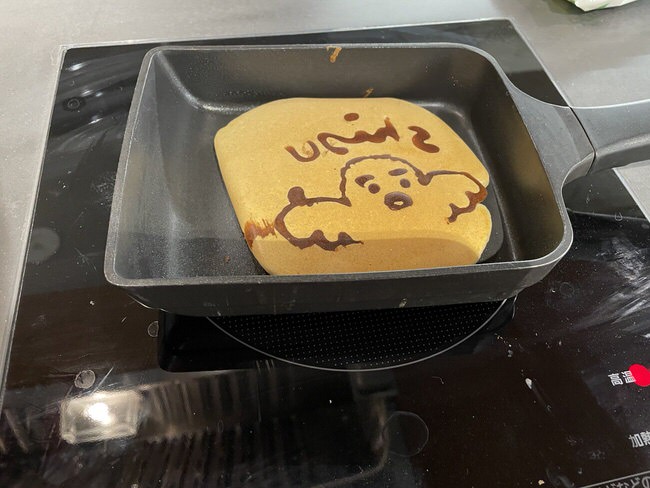 サイン入りのホットケーキ