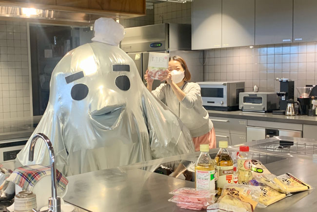 アシスタントのシオリンといっしょに作ります。