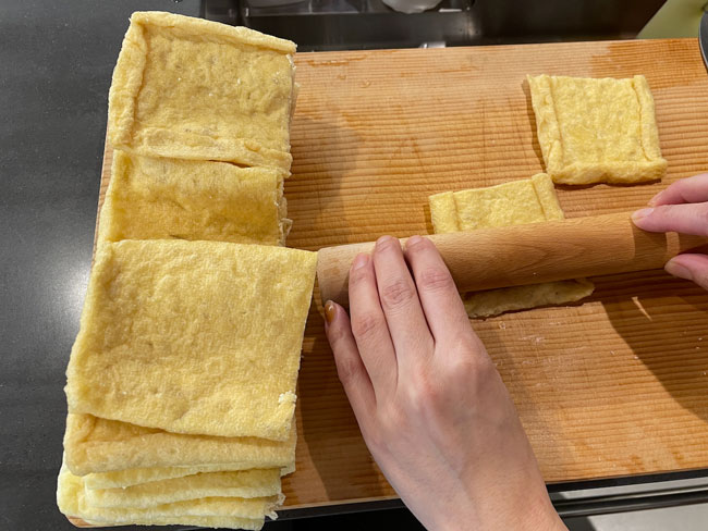 これで袋型に開きやすくなるんだって、不思議。