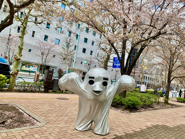 シジュの日は桜が散ってる