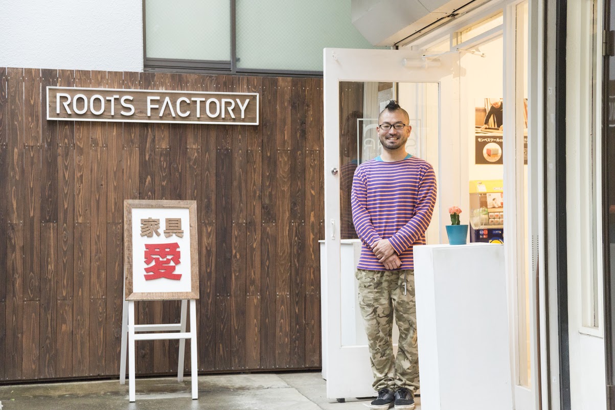 この人の名前は「阪井信明」さんです。