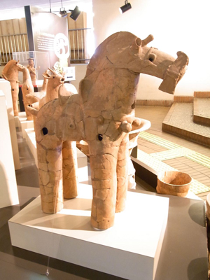 �n�A���Ȃ���͂��ł��ˁB ������101���Õ�����o�y�������ւł��B ���Ƃł��̌Õ������ɍs���܂��傤�B 