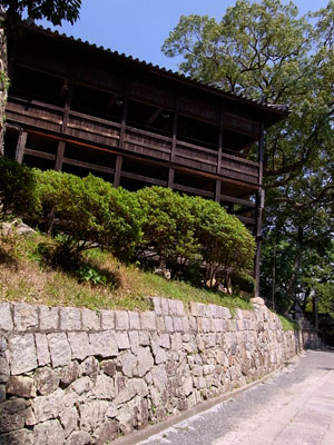 �����[�A����Ɖ��������Ă����B