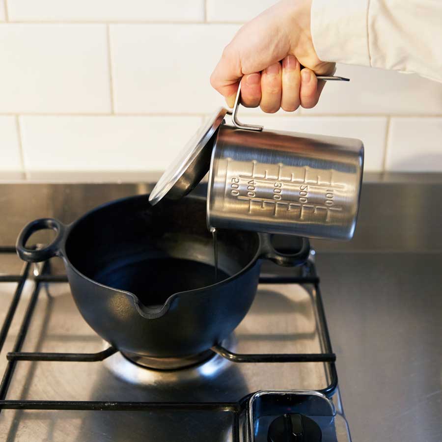 片手で注げるオイルポット | KITCHEN TOOL WONDERLAND だいどこ