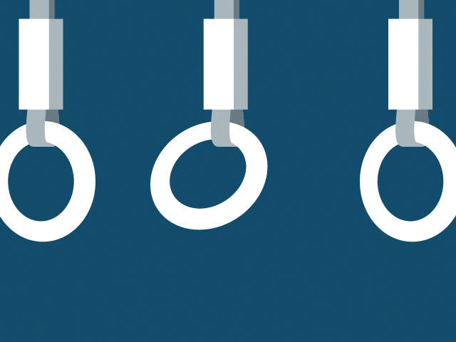 「つり革の輪が微妙な角度で静止しているシーン」