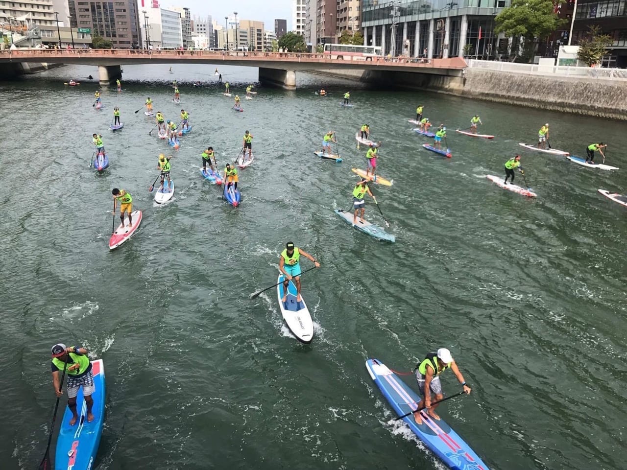 この日、水上公園で行われていたサップレース