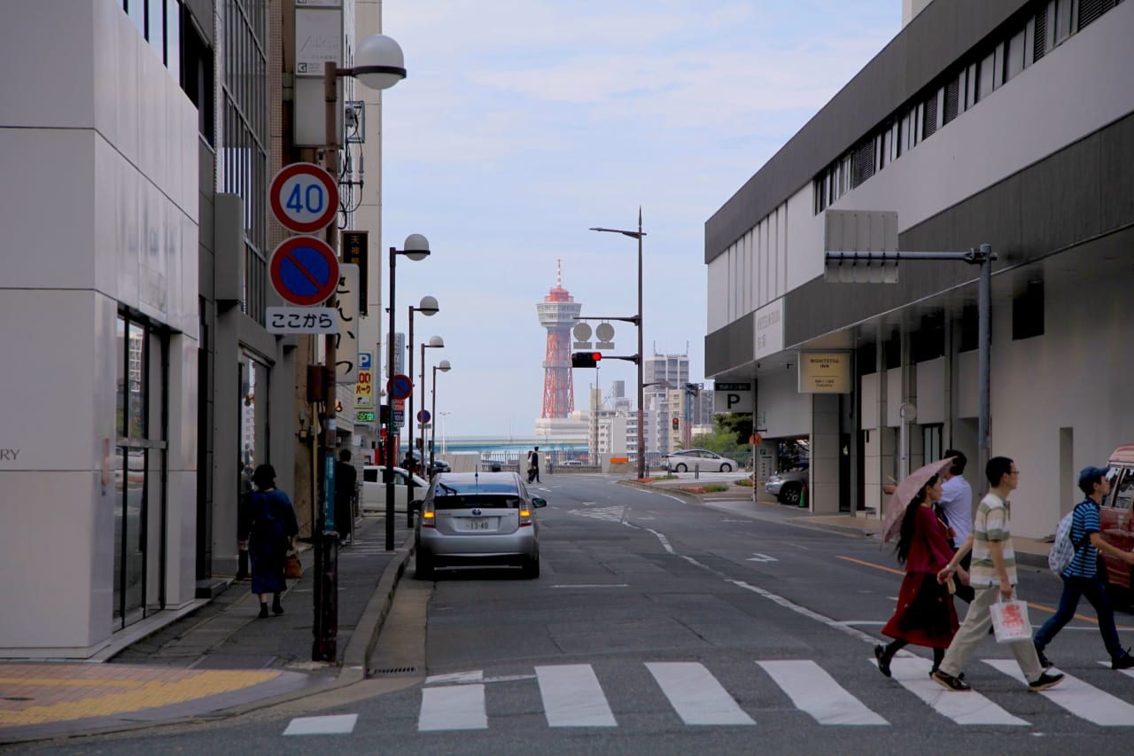 天神からベイエリアの博多ポートタワーが見える