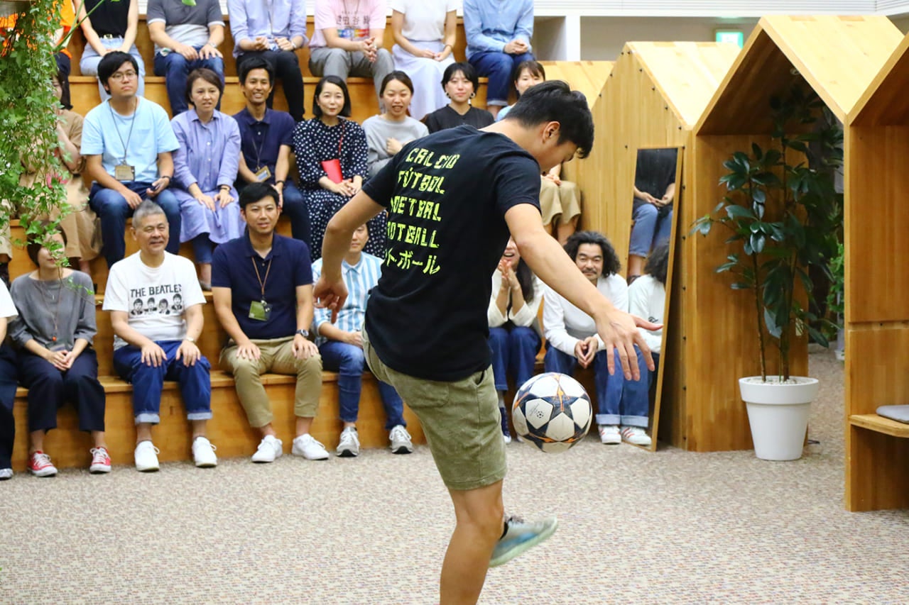 第4回 りゅーさんには 写真 が必要 フリースタイル フットボールの りゅートリックスさん ほぼ日刊イトイ新聞 第4回 りゅーさんには 写真 が必要 フリースタイル フットボールの りゅートリックスさん ほぼ日刊イトイ新聞