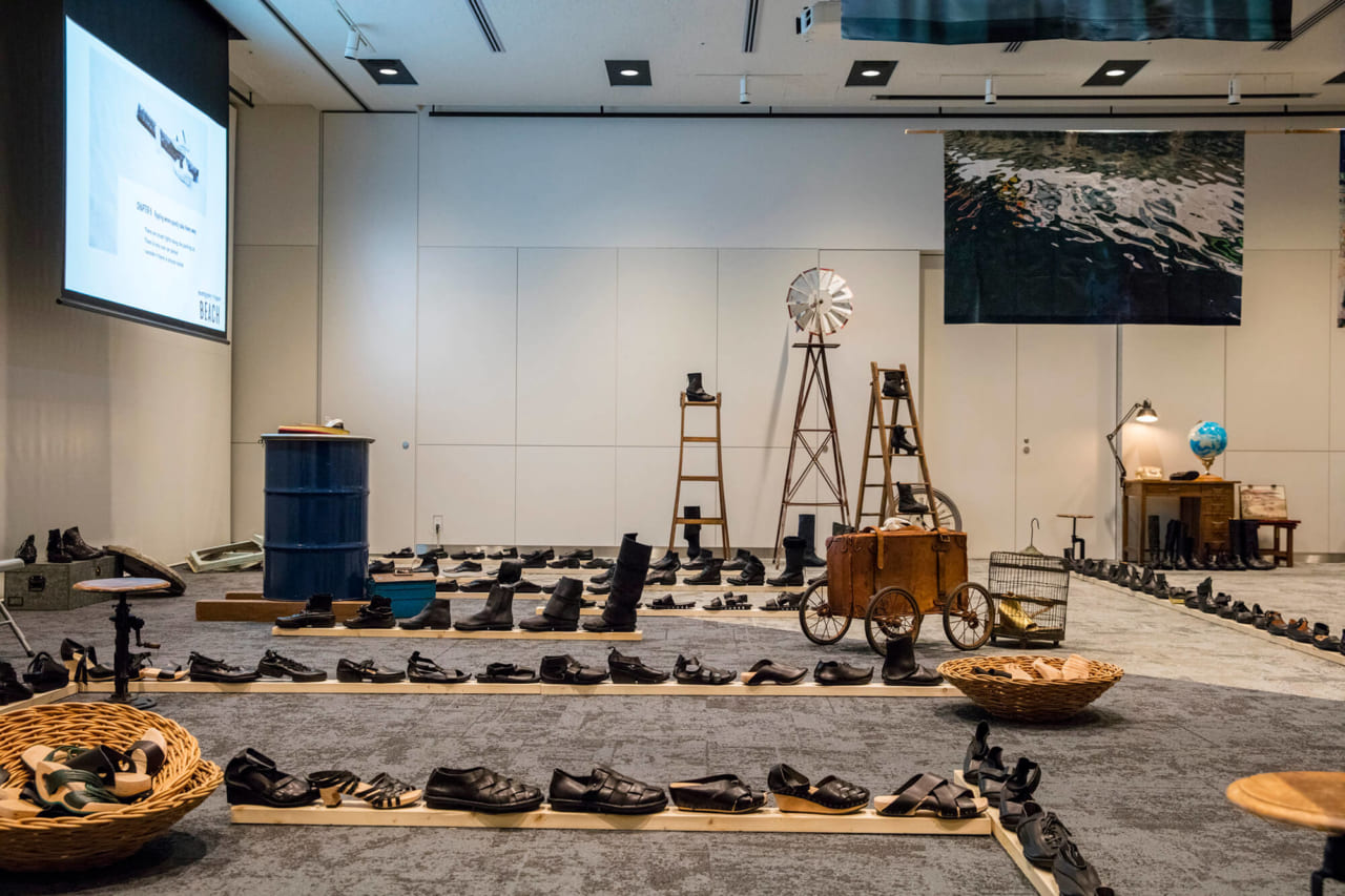 ▲LUMINE０に並べられたtrippen の靴。　撮影：井上佐由紀