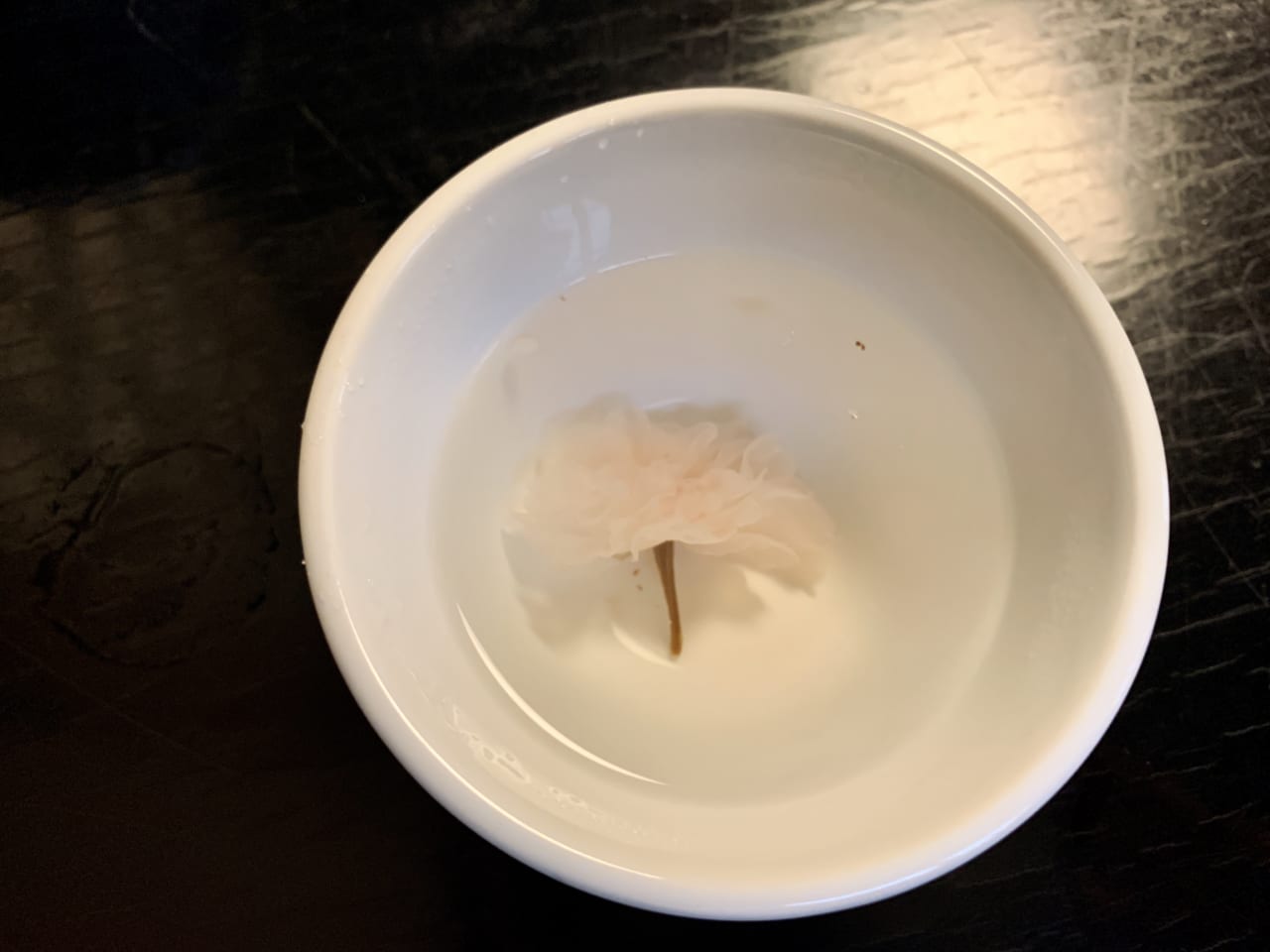 ▲だってその話をしたとき、私たち桜湯を飲んでたんですよ。知ってるじゃん桜の味。