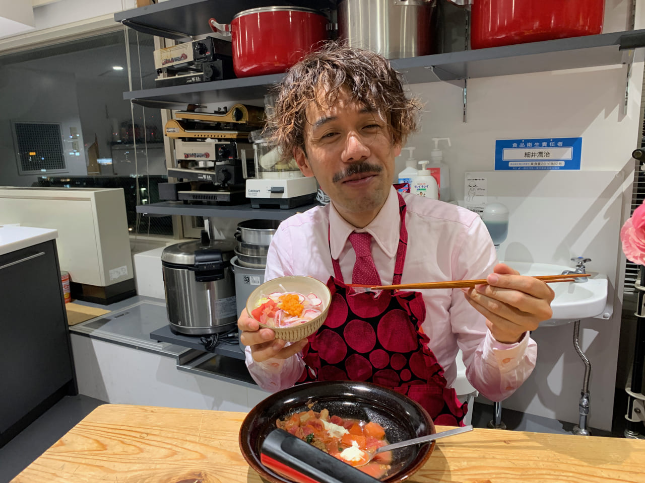 ▲サラダはお茶碗にもりつけてしまったので、箸で食べました。