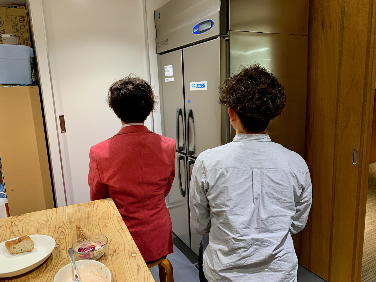 ▲右がほぼ日の岡村くん。