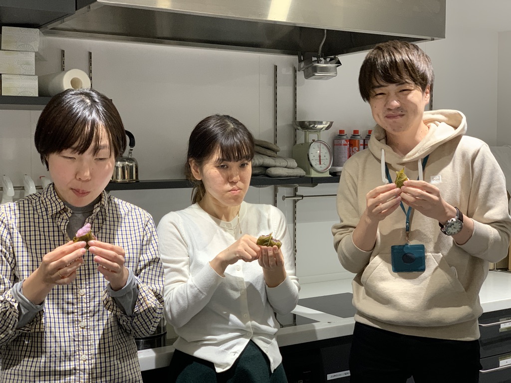 ▲ひと足先に、お花見気分のみんな。