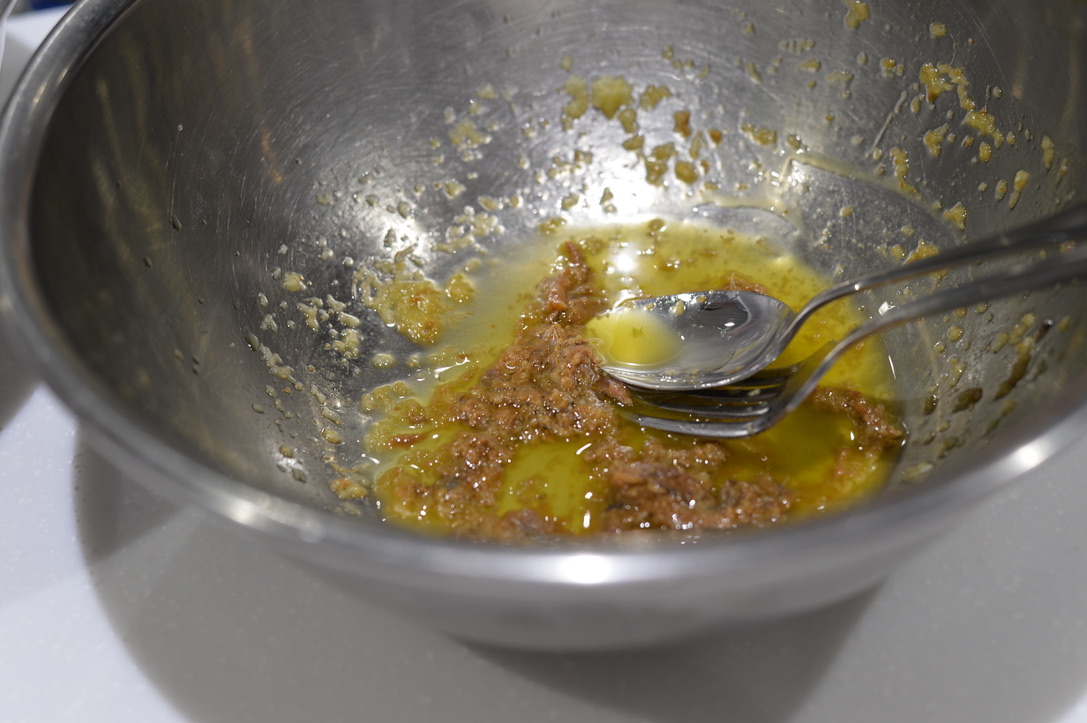 ▲プンタレッラのドレッシング。アンチョビとにんにくとオリーブオイルとビネガー。