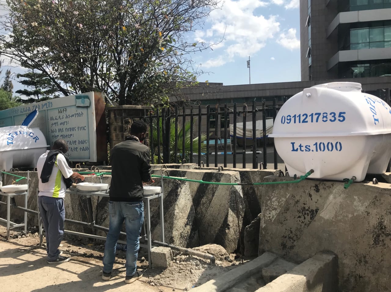 街のあちこちに増設された手洗い場。