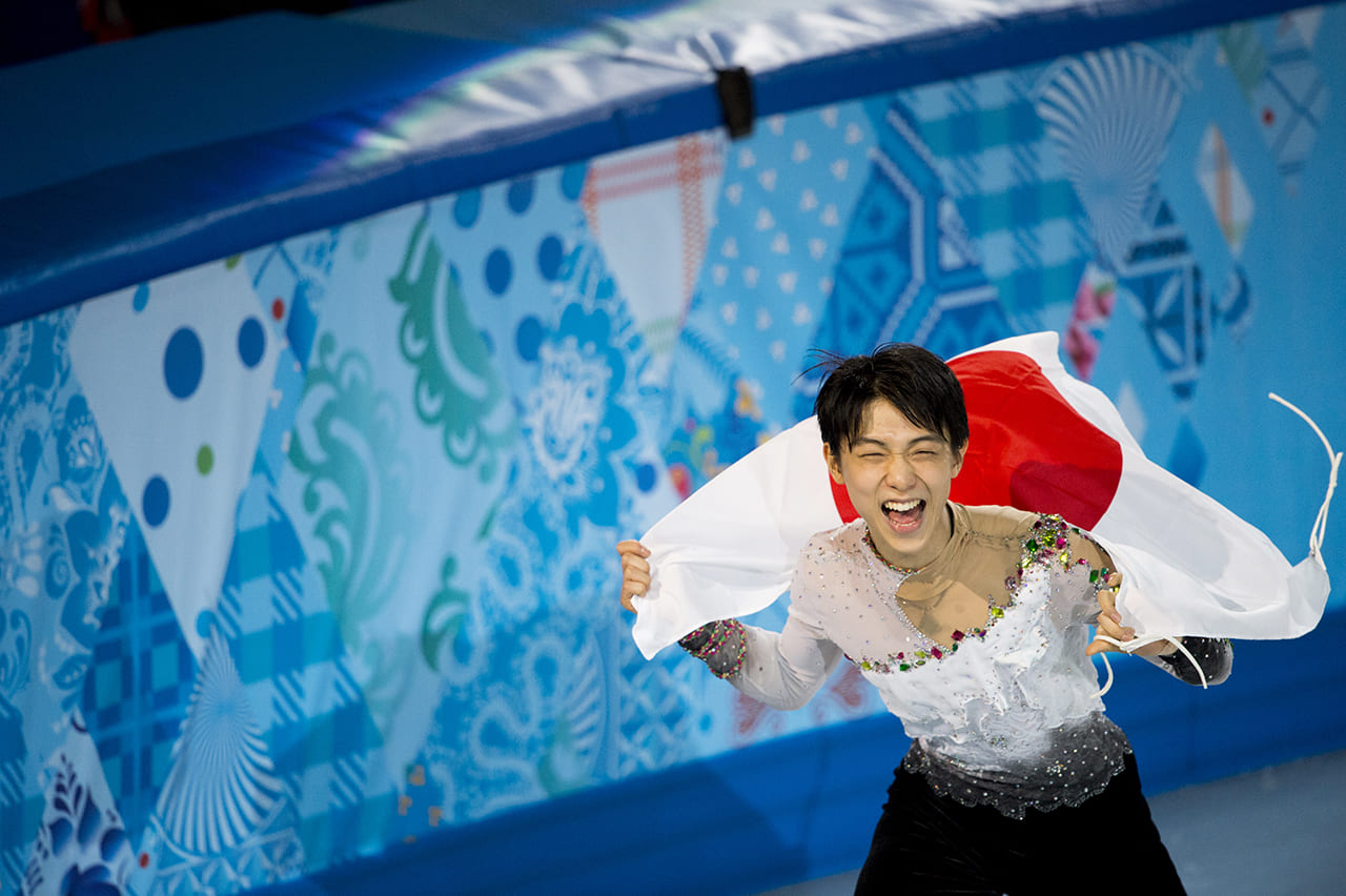 6)羽生結弦が広げた国旗 | カメラマン座談会 『Number』の スポーツ