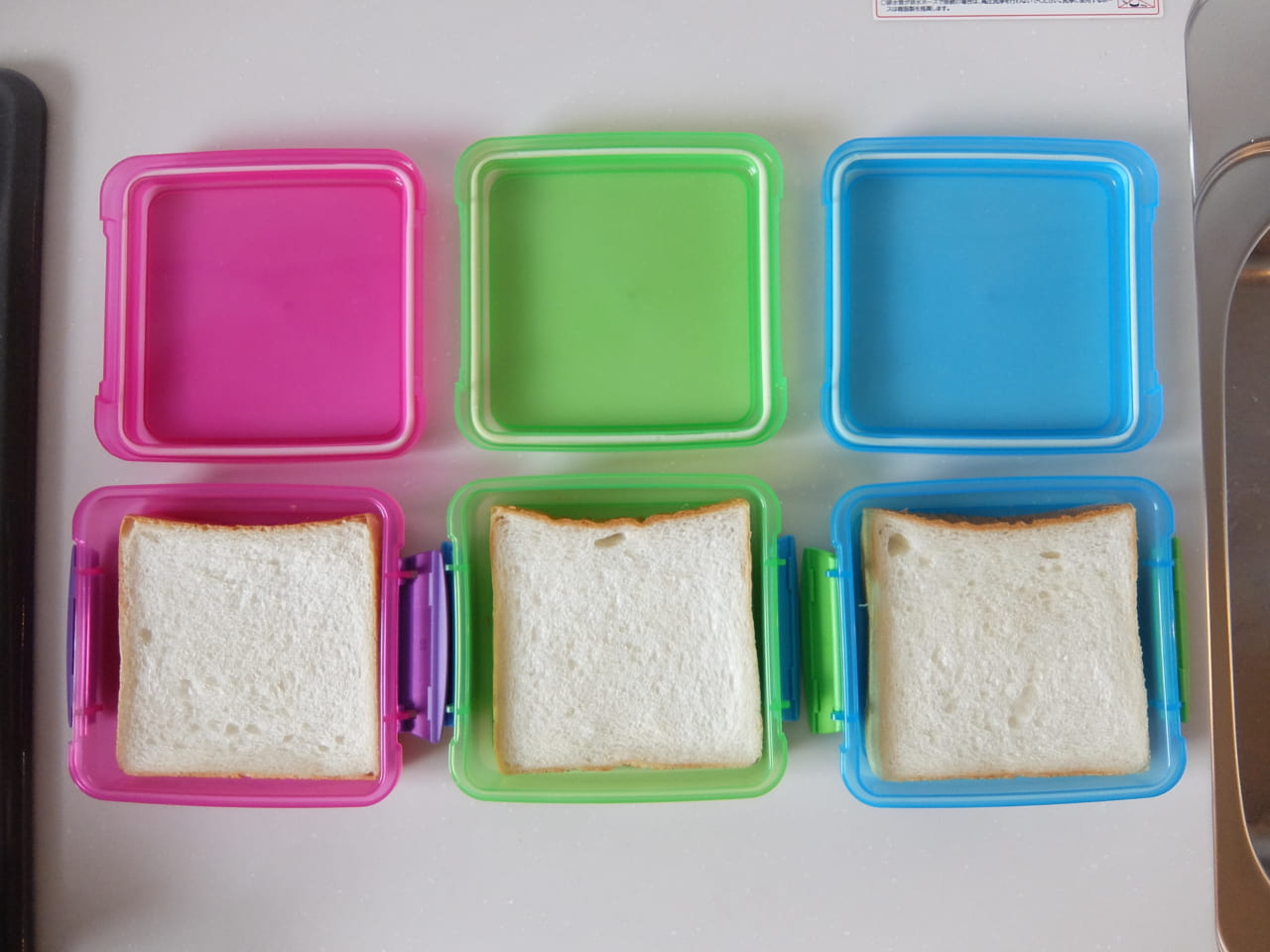 ▲こんな感じで１枚ずつ冷凍（８枚切なら２枚入ります）