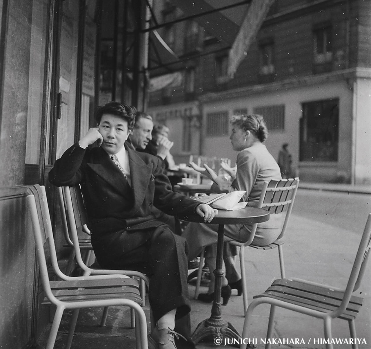 パリのカフェ、昭和２６年。