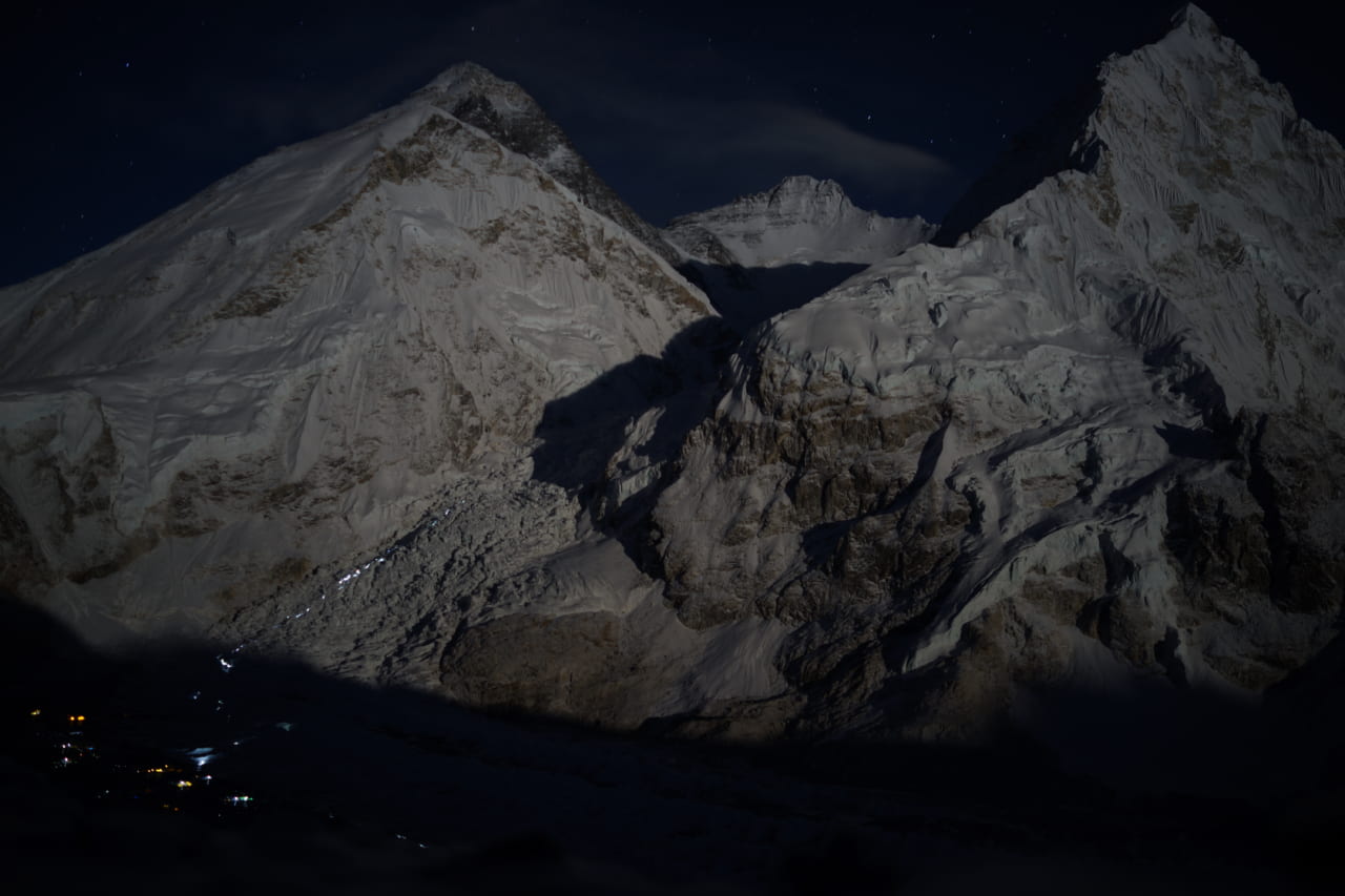 エベレスト、ネパール側アイスフォール遠望。