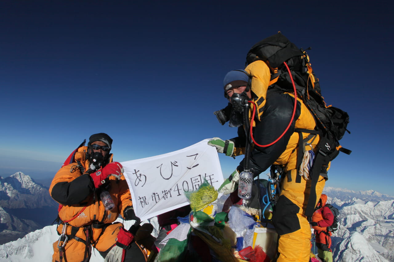 エベレスト山頂、2010年。