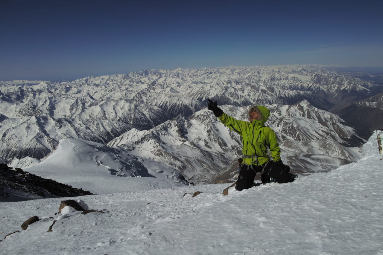 冬のエルブルース山頂にて。