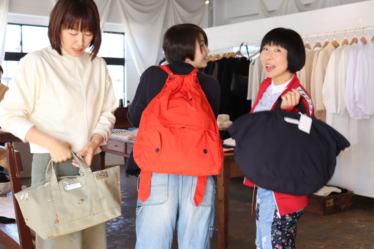 ▲おしゃれな店に入ったときにありがちな「とりあえず小物で騒ぐ」状態。