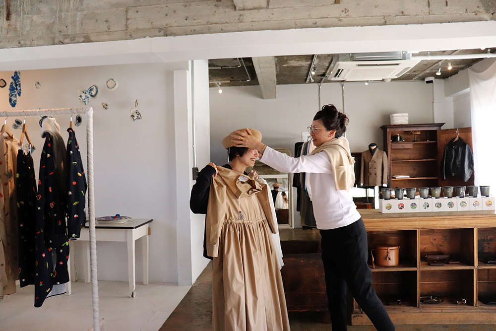 ▲「はいっ。思いきってこれを着てみましょう」「ひぃええええ（涙目）」