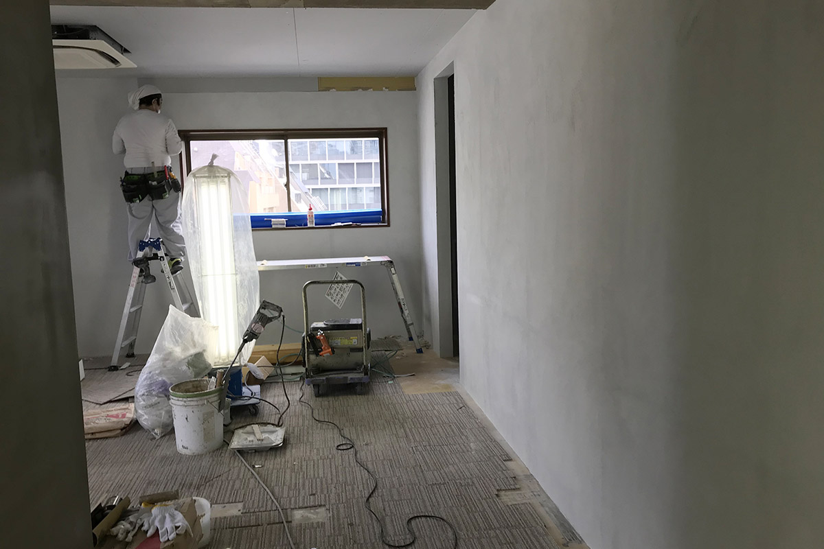 ▲中はがっつり工事中。