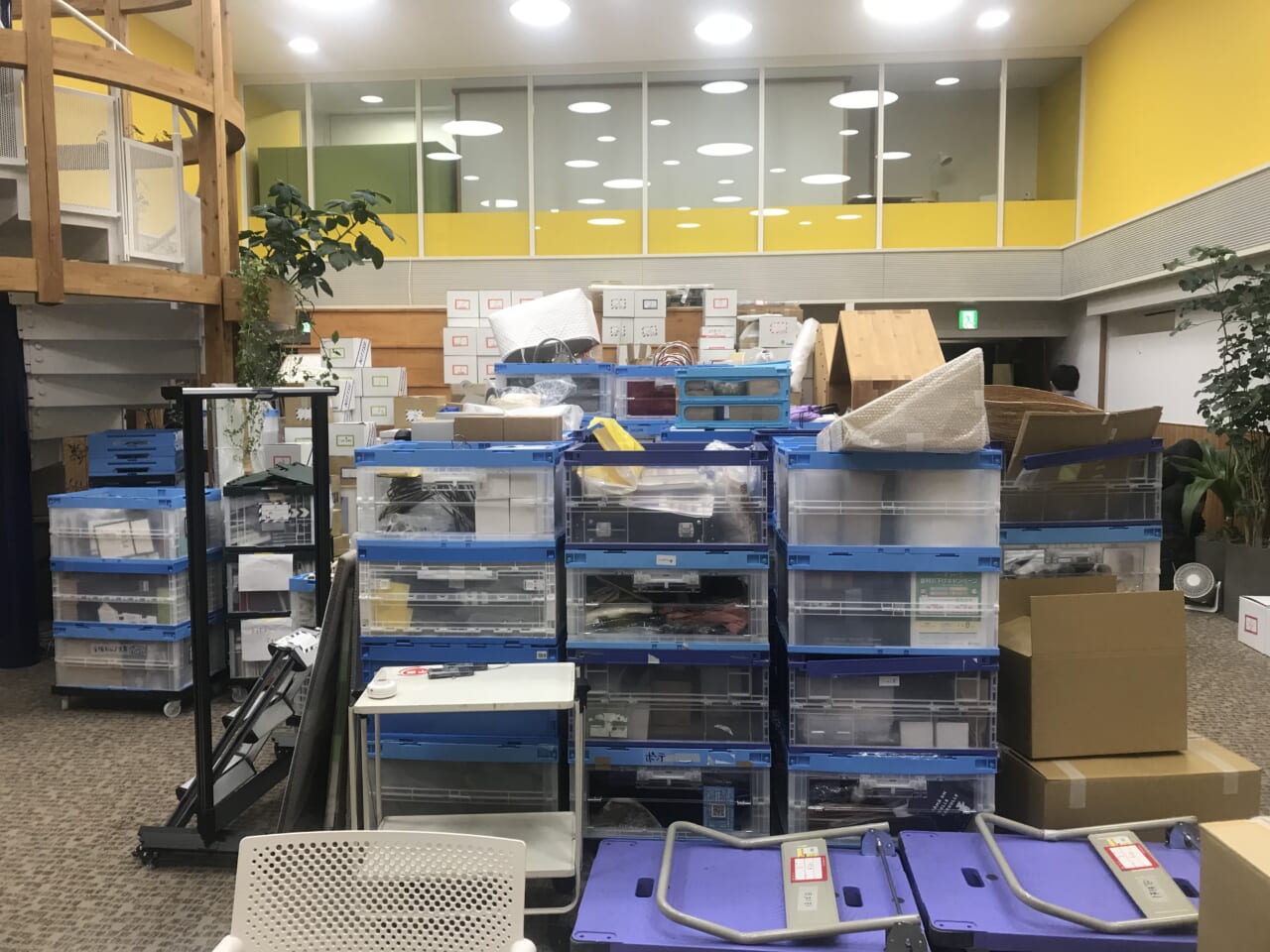 ▲スタジアムプレイス、なつかしの「ひな壇」前！