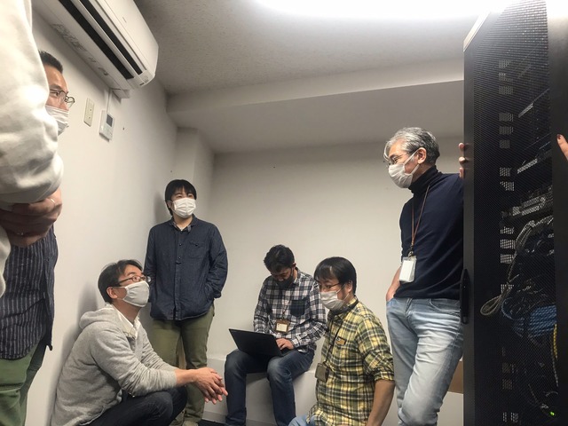 ▲そうこうしているうちに社内サーバーの電源が落とされ‥‥、