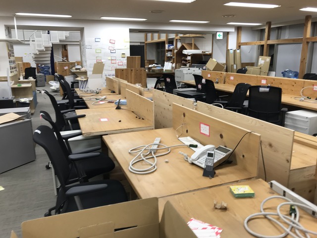 ▲机もバラバラにされ‥‥、