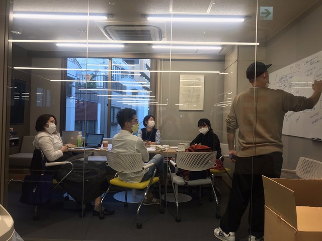 ▲かっこいいオフィスなので、初日からやる気十分です。