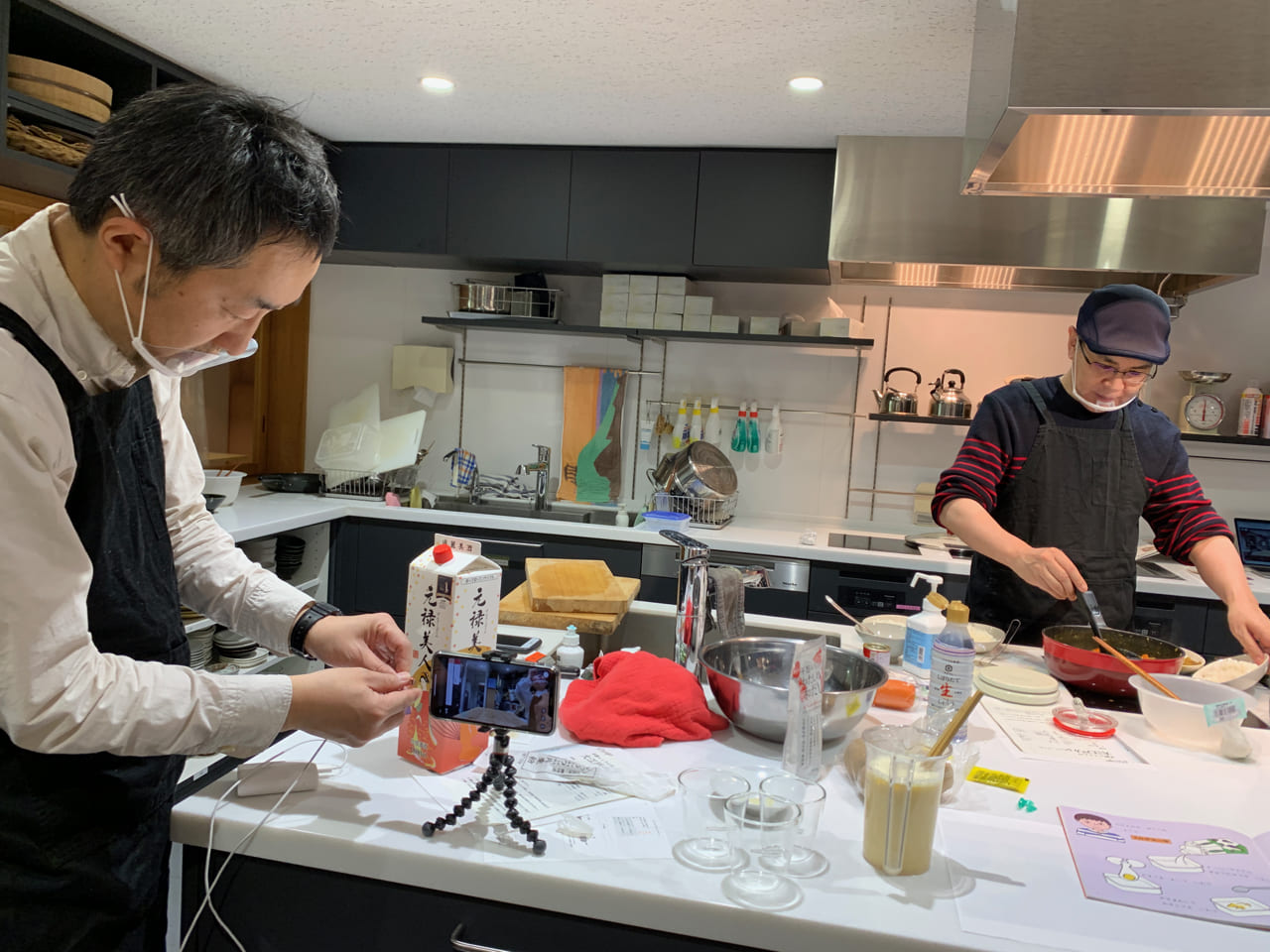 ▲和田家のカレー２品を中心に。