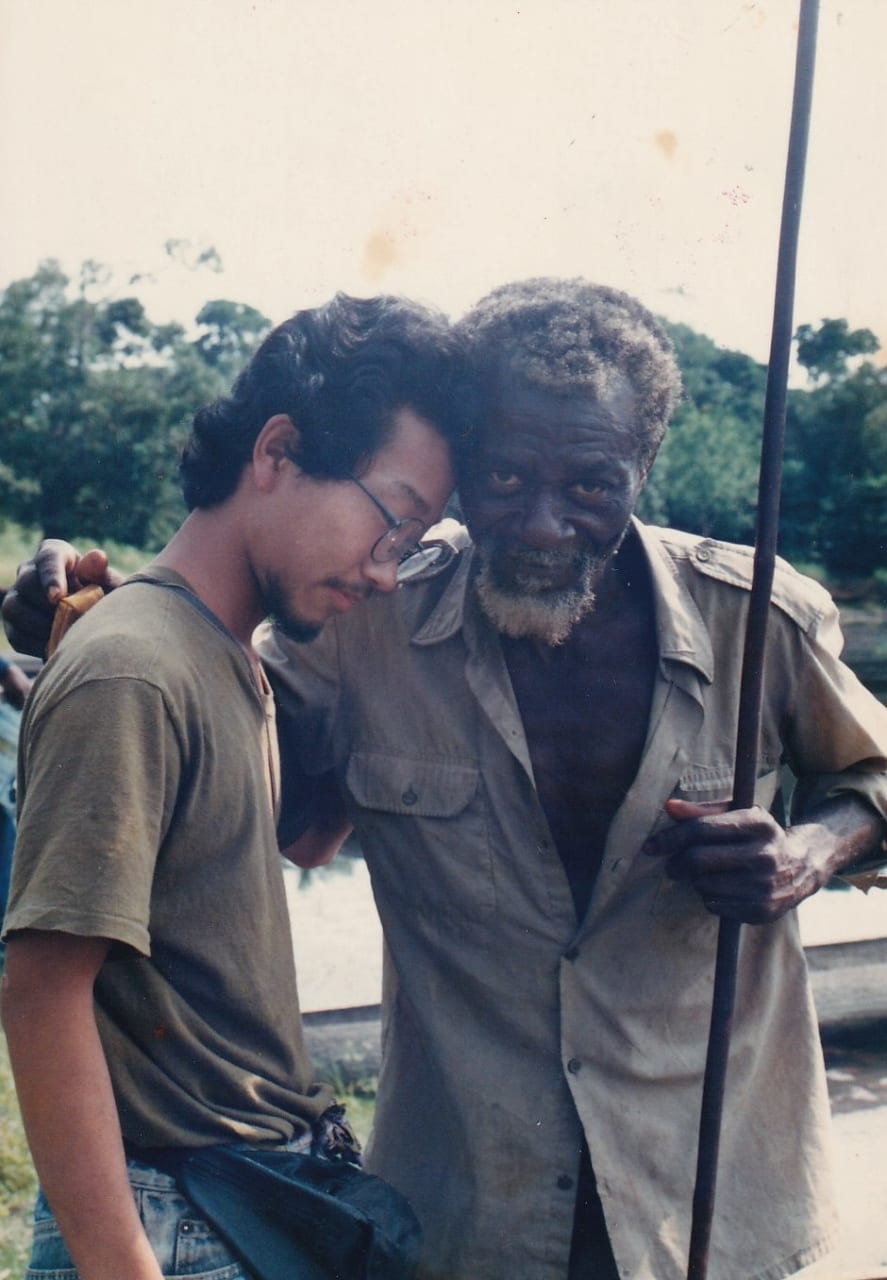 コンゴでの活動を終えて、協力してもらった村の古老と。いろいろあったからこそ、こういう関係になる。