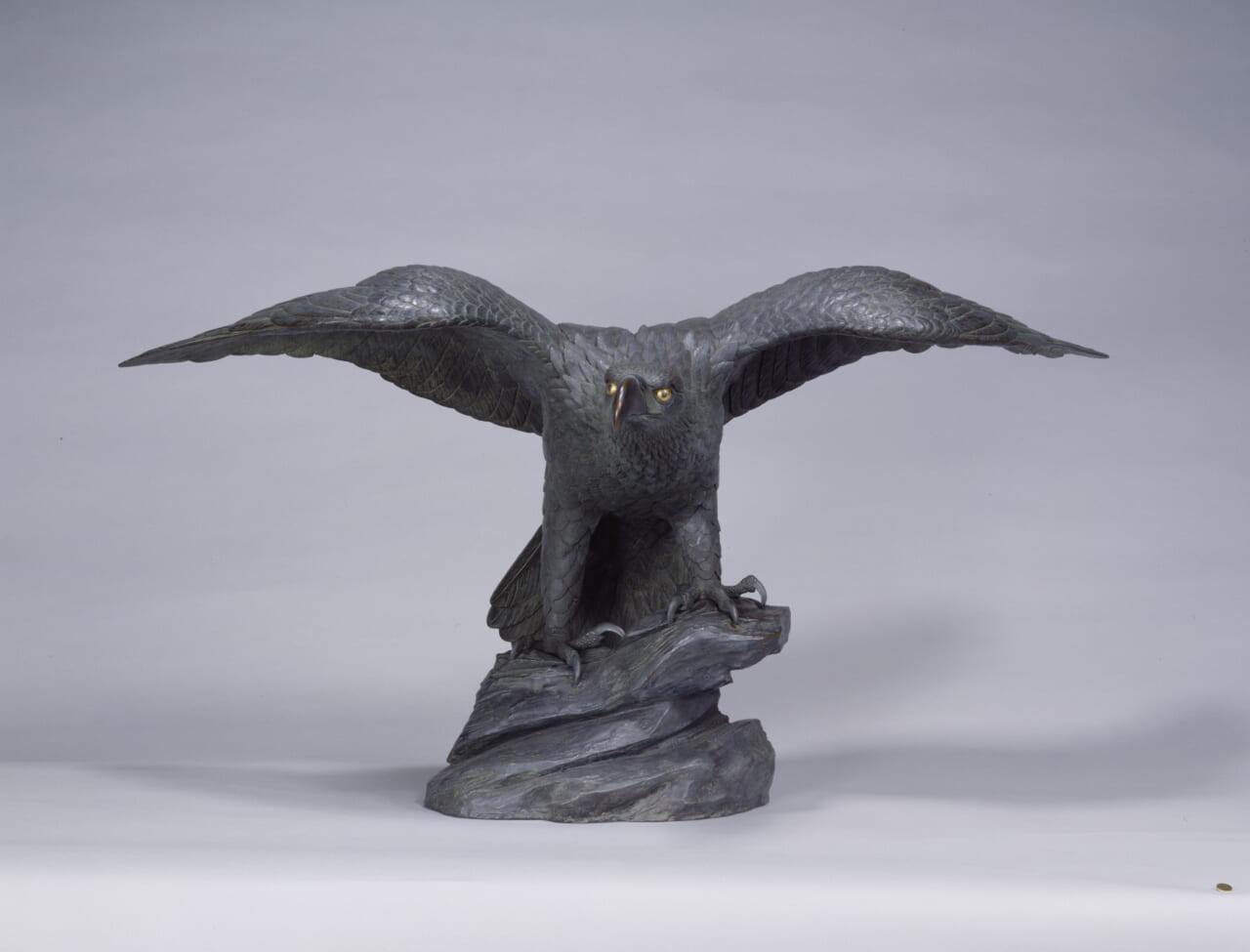 鈴木長吉作 鷲置物（重要文化財）　明治25年（1892） 
出典：ColBase（https://colbase.nich.go.jp）