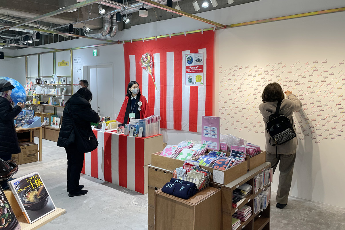 ▲初売り恒例の「くじ引き」は今年も開催。