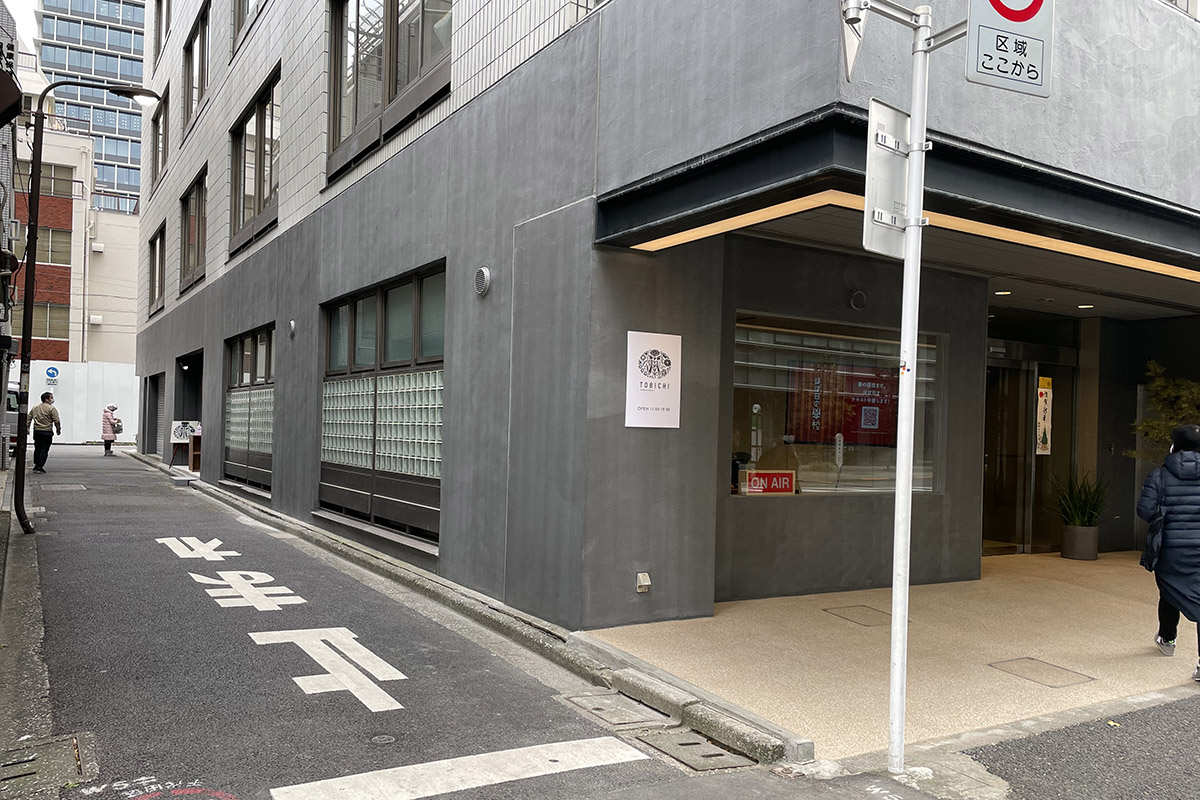 ▲ビル左脇の道路をちょっと歩くと‥‥。