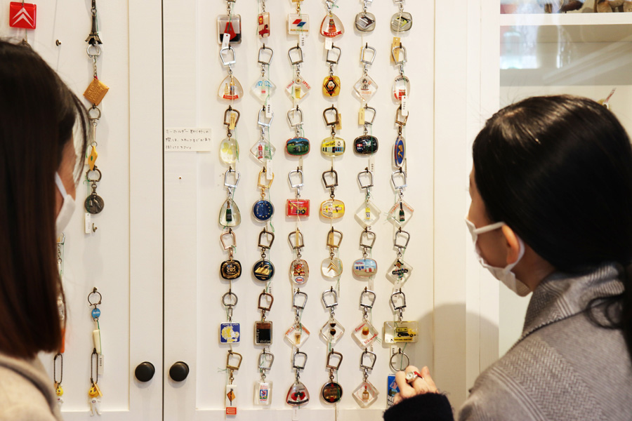 ▲お店の奥には、目を惹かれたキーホルダーたちが。