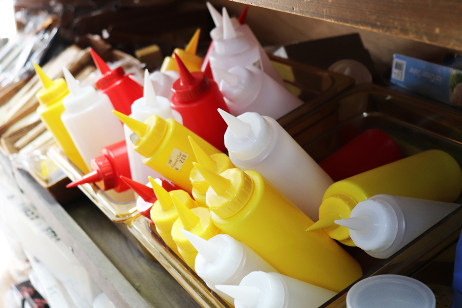 ▲みつけたとき、なんだか嬉しくなっちゃいました。
マスタードとケチャップの容器。