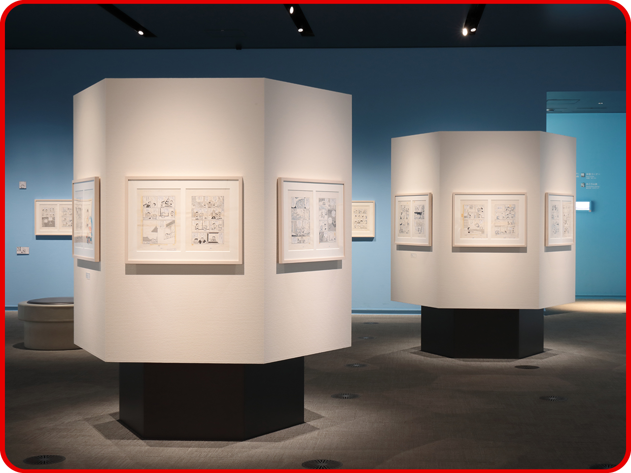 ▲白い六角形の壁は鉛筆、
黒い部分は鉛筆の芯をイメージしているそうです。
へえっと思えるような仕掛けが、あちこちにあるんです。