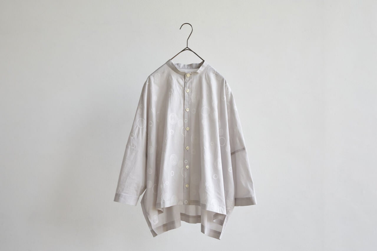 ▲ほぼ日別注 刺繍のビッグブラウス ¥16,500（税込）