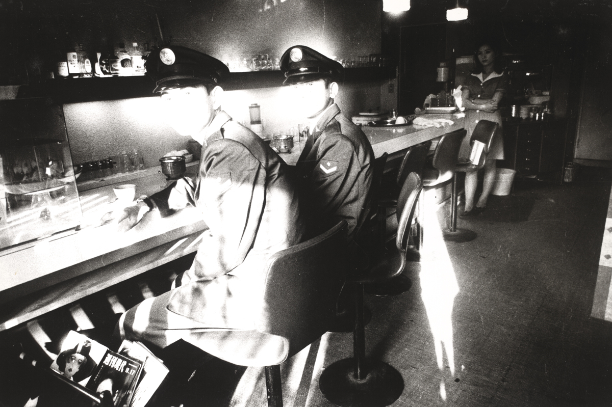 森山大道　暁の1号線