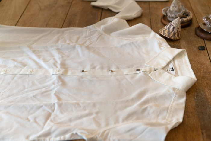 ▲白いシャツに個性的なボタンを付ければ、
一気に華やかに。