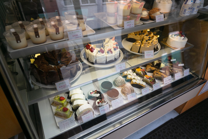 ▲ショーケースにならぶケーキって、
どうしてこんなに輝いて見えるんでしょうか。
