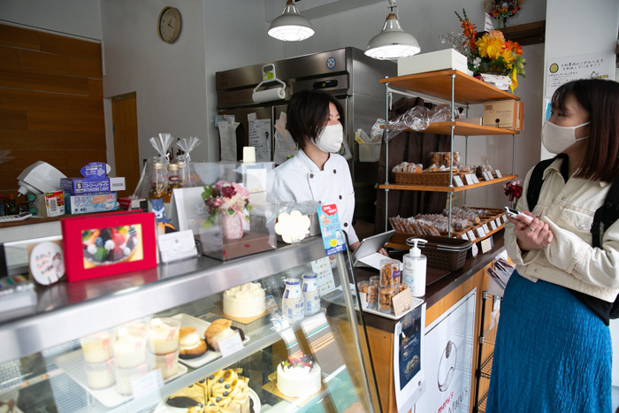 ▲レジ横に置いてある焼き菓子もおすすめです。
私がまた購入したいのは、「アーモンドショコラ」。
香ばしいアーモンドと、
甘さ控えめのチョコレートの組み合わせが絶妙で、
食べる手がとまりませんでした。