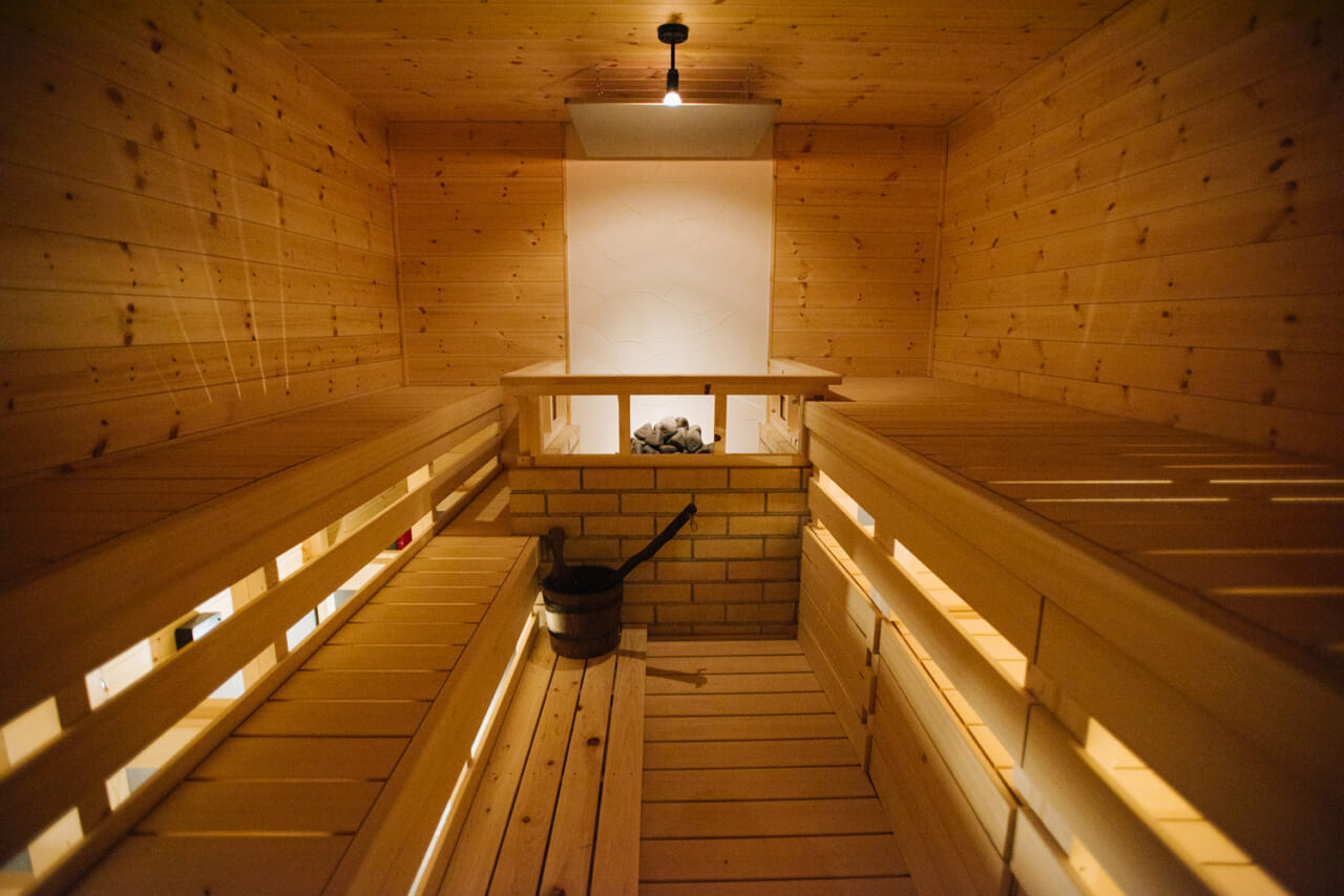 ▲広々とした男性側の「フォレストサウナ」