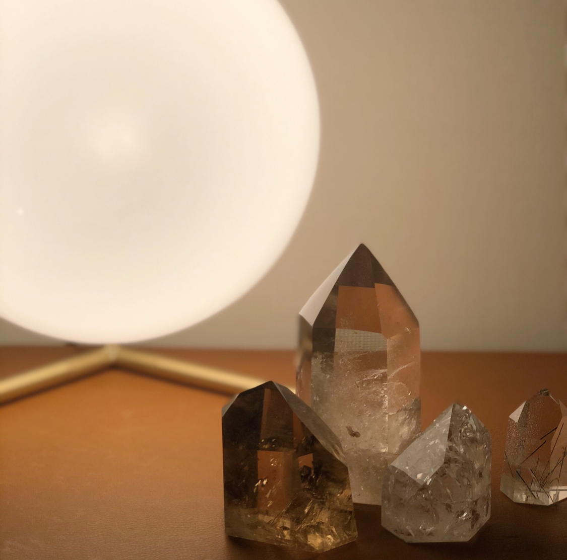 ▶カラーストーンを並べた、お気に入りの一角。