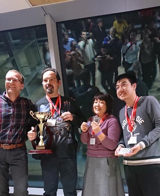 ▲１位オスカー・マーティン（スペイン）、２位私、３位ホラスさん（香港）。